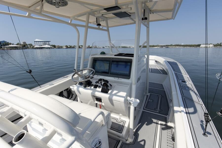 2004 31 Jupiter 31FS Smoke Show Helm