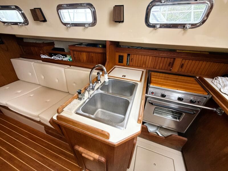 1992 Island Packet 32