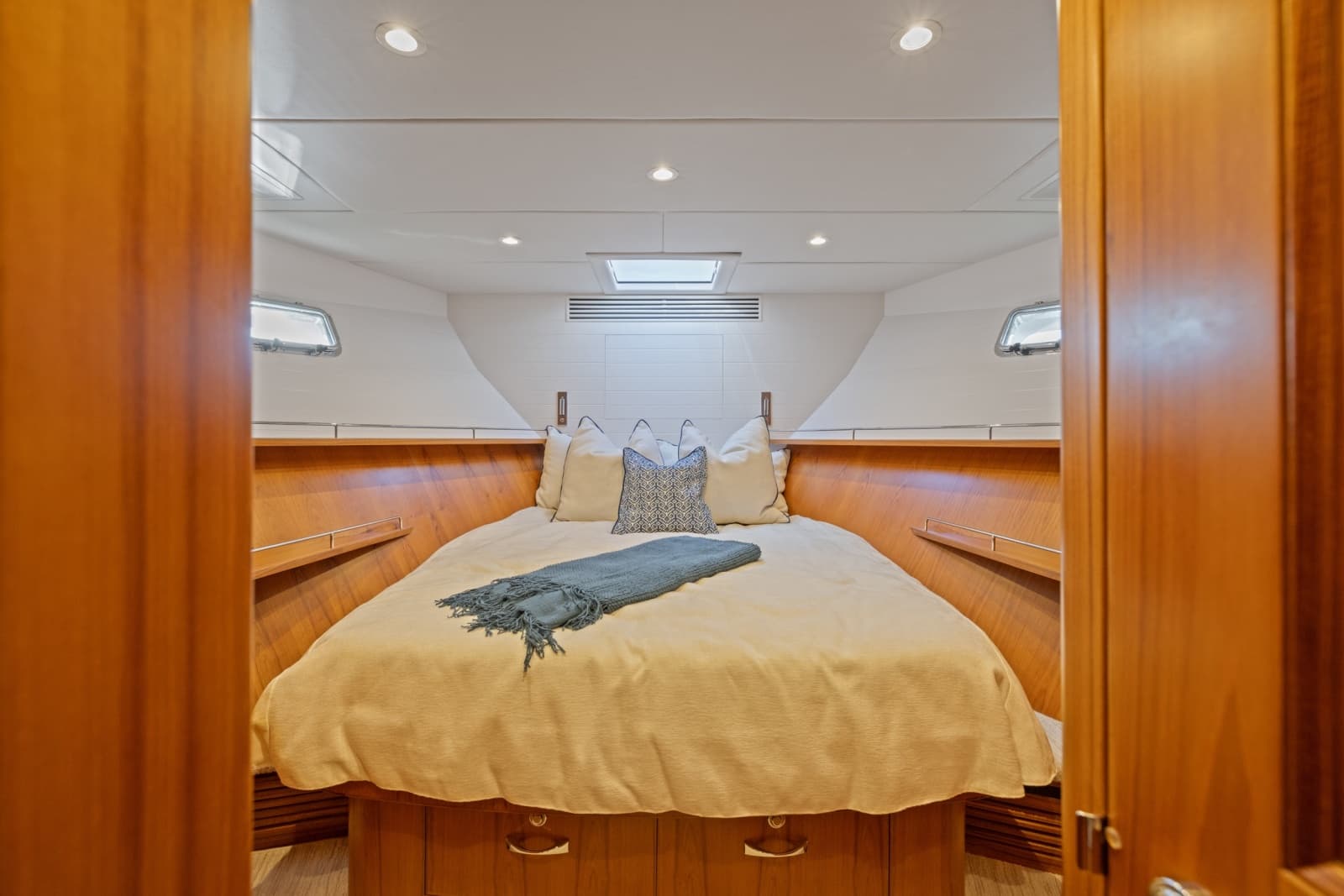 2023 Offshore Yachts ELV - Photo 28