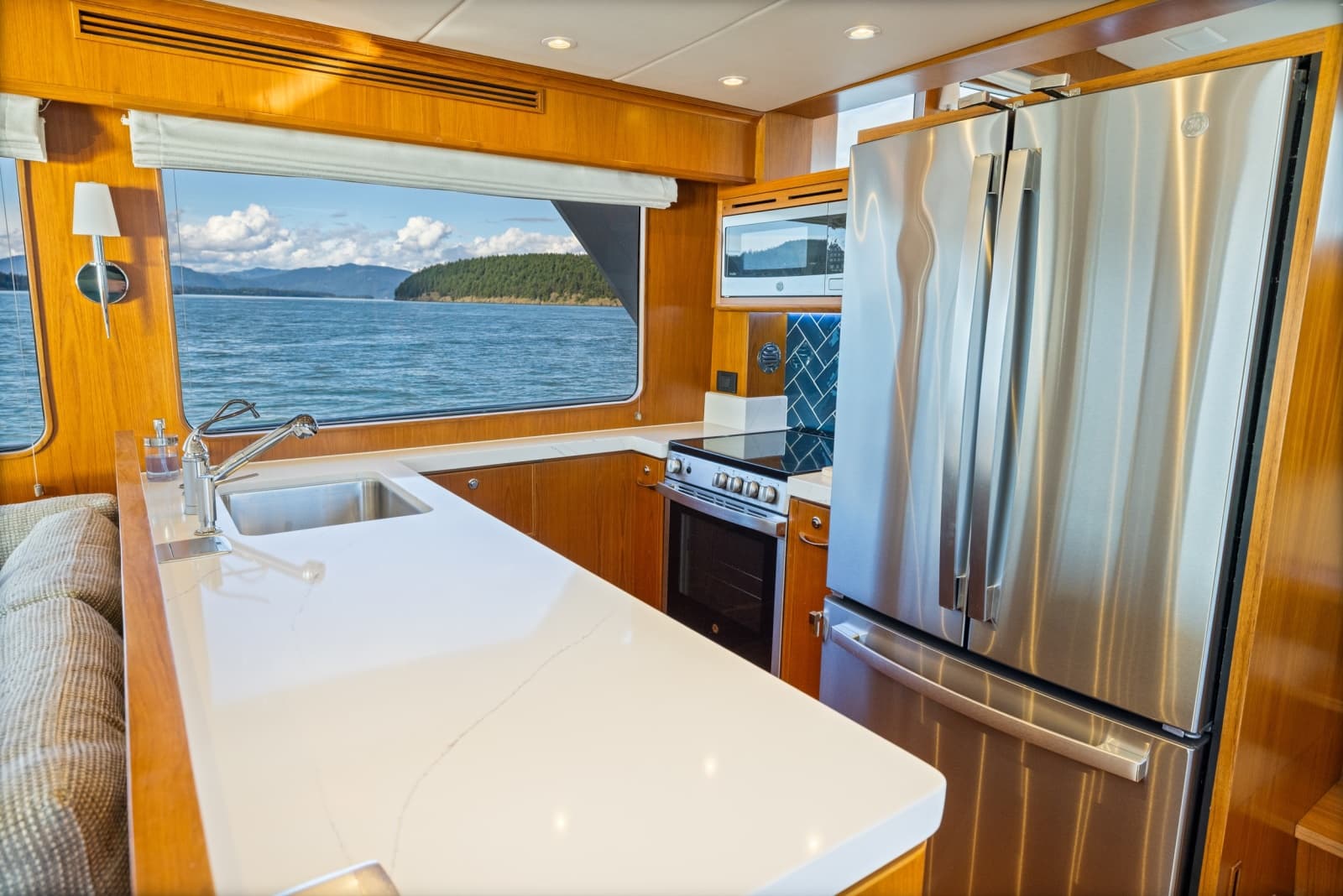 2023 Offshore Yachts ELV - Photo 19