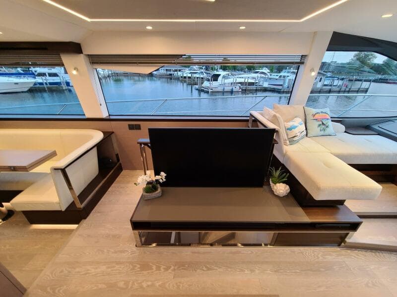 2023 Sunseeker 68 Manhattan