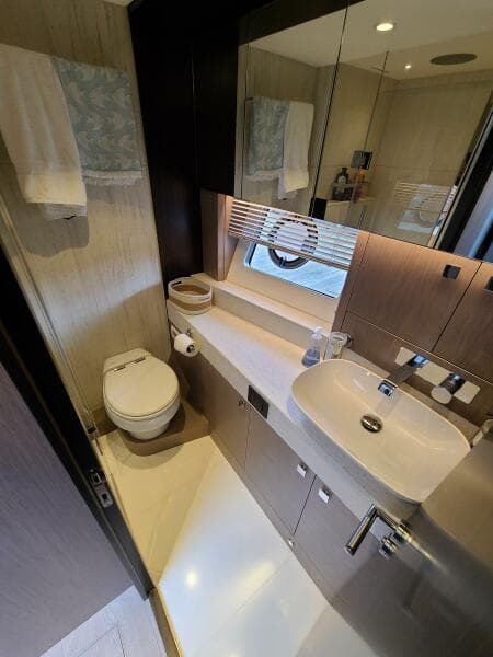 2023 Sunseeker 68 Manhattan