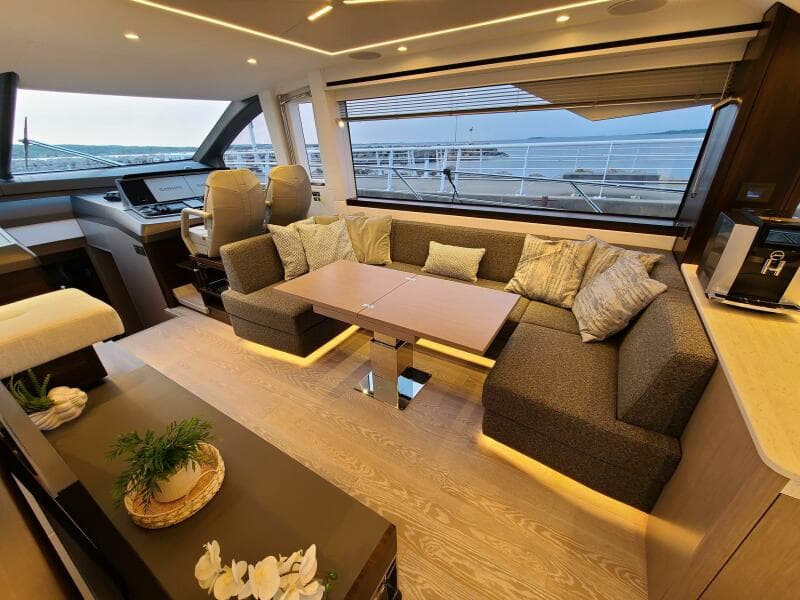 2023 Sunseeker 68 Manhattan