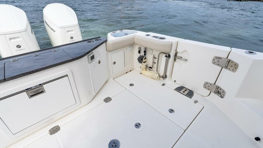 2024 Boston Whaler 405 Conquest