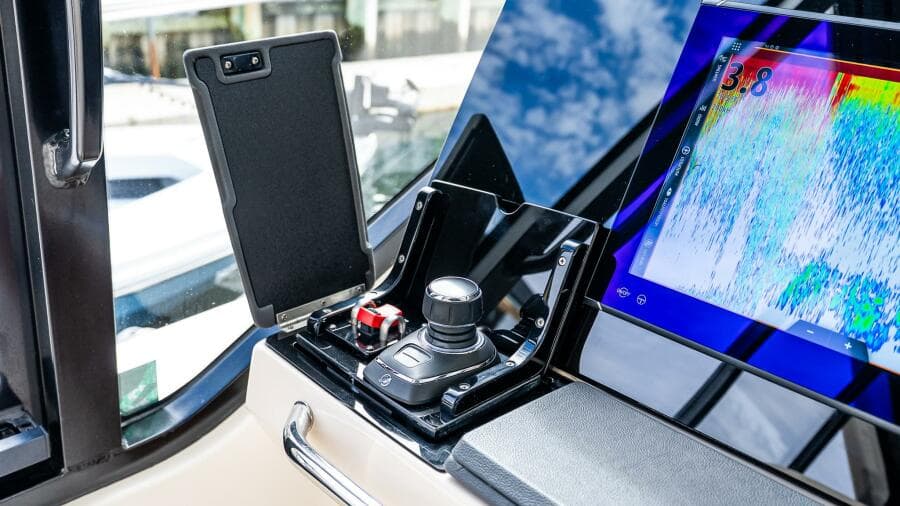 2024 Boston Whaler 405 Conquest