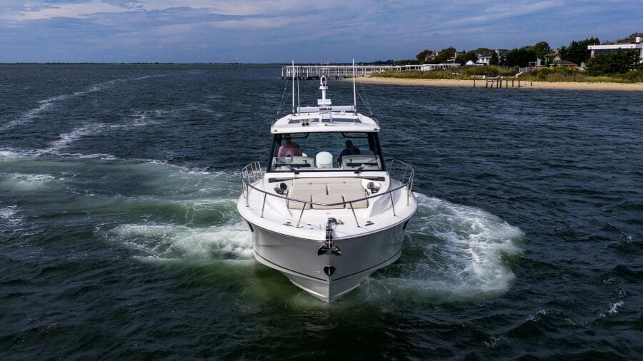 2024 Boston Whaler 405 Conquest