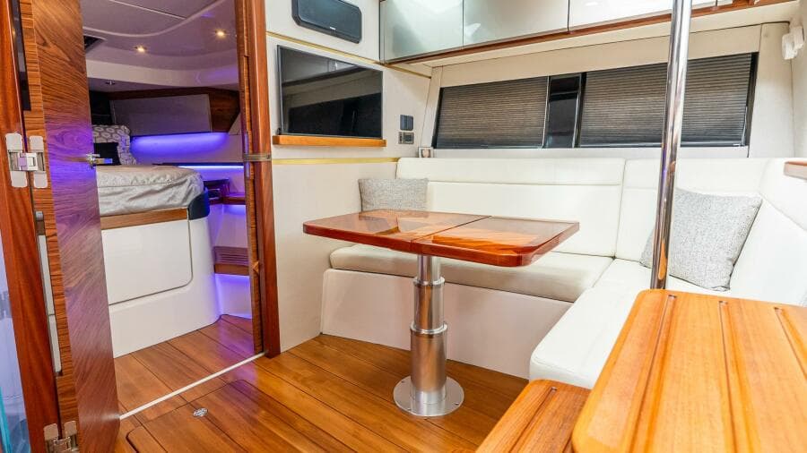 2024 Boston Whaler 405 Conquest