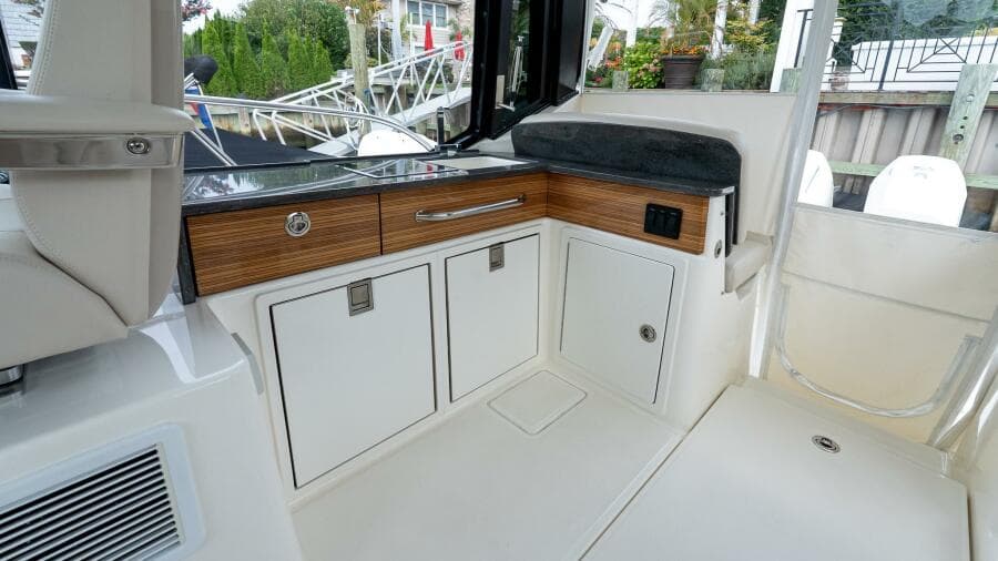 2024 Boston Whaler 405 Conquest