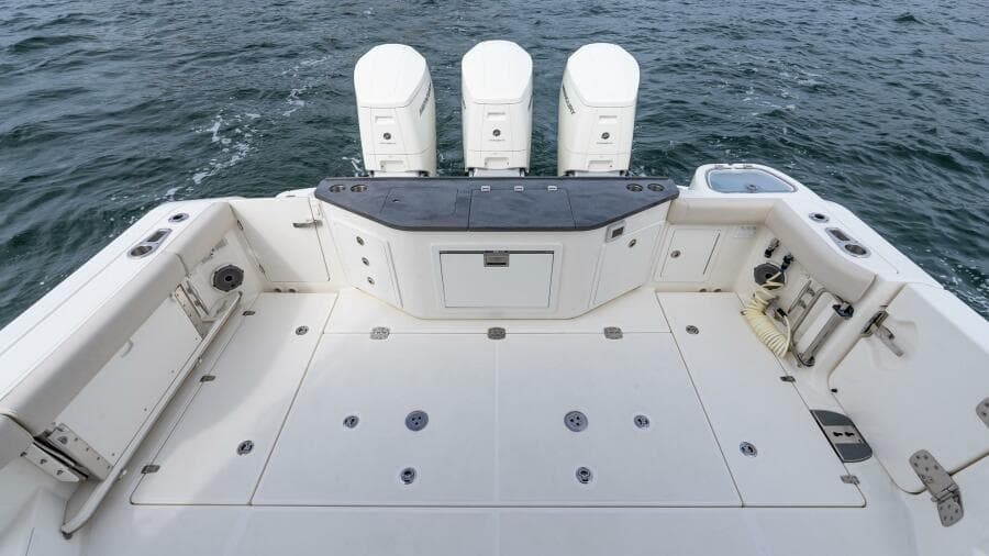 2024 Boston Whaler 405 Conquest