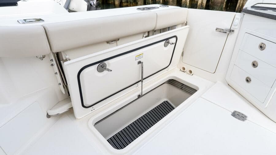 2024 Boston Whaler 405 Conquest