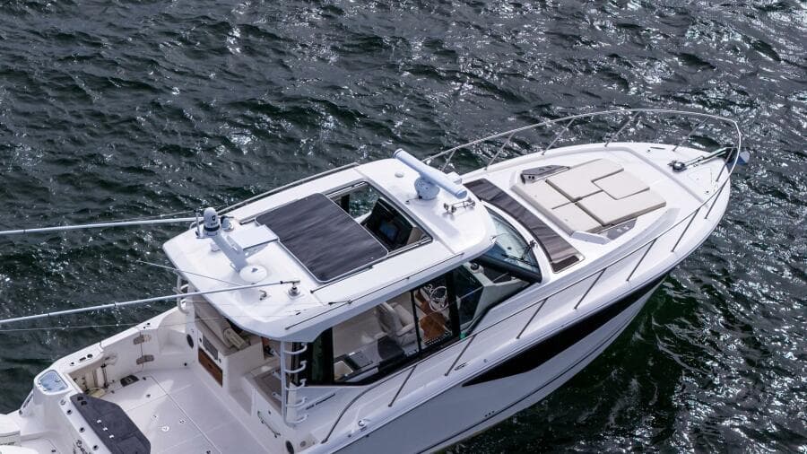 2024 Boston Whaler 405 Conquest