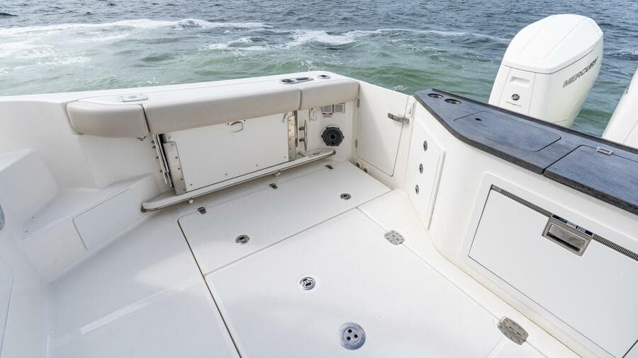 2024 Boston Whaler 405 Conquest