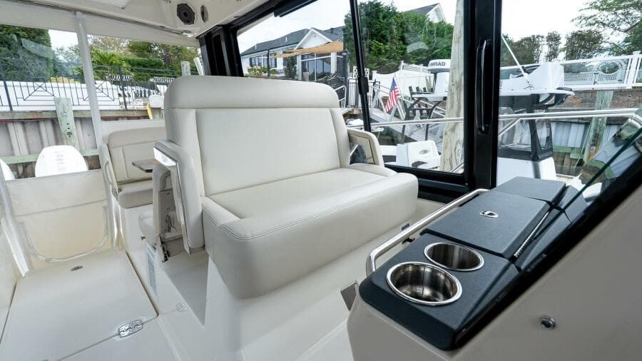 2024 Boston Whaler 405 Conquest