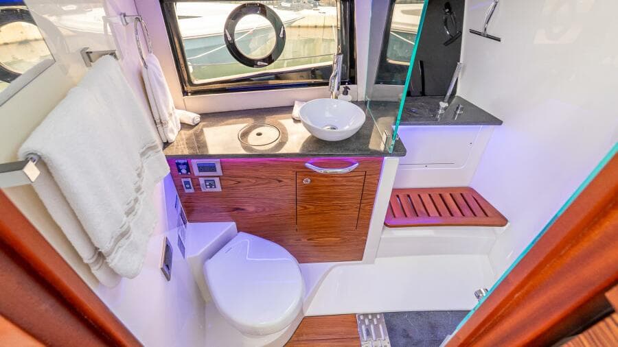 2024 Boston Whaler 405 Conquest