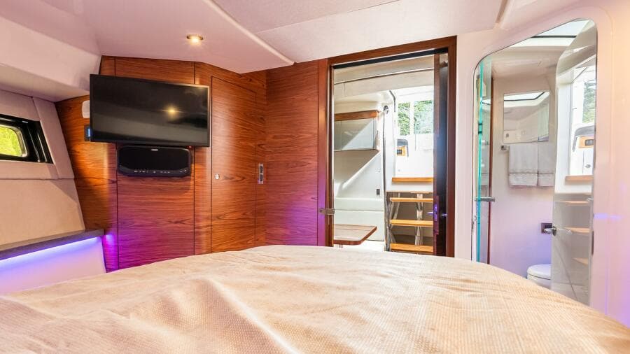 2024 Boston Whaler 405 Conquest