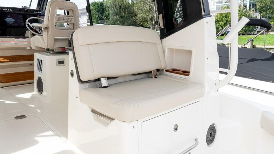 2024 Boston Whaler 405 Conquest
