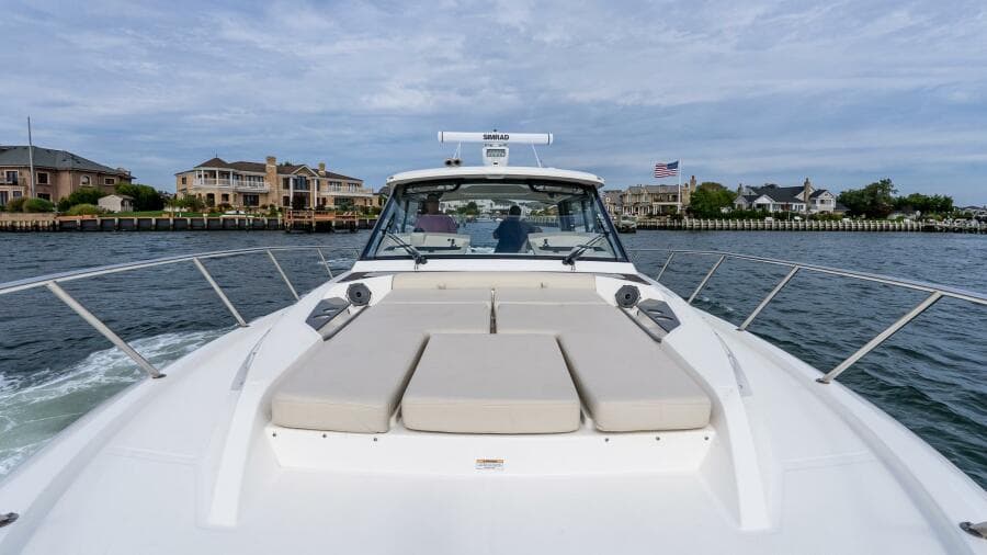 2024 Boston Whaler 405 Conquest