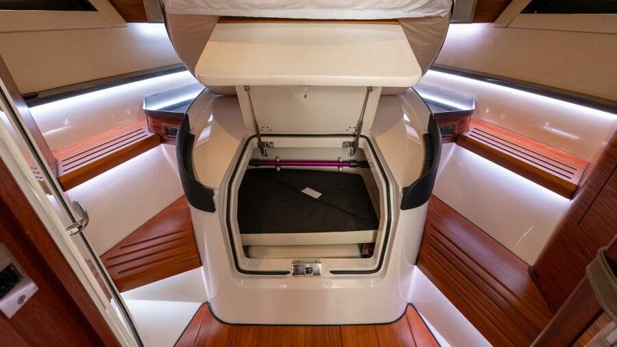 2024 Boston Whaler 405 Conquest