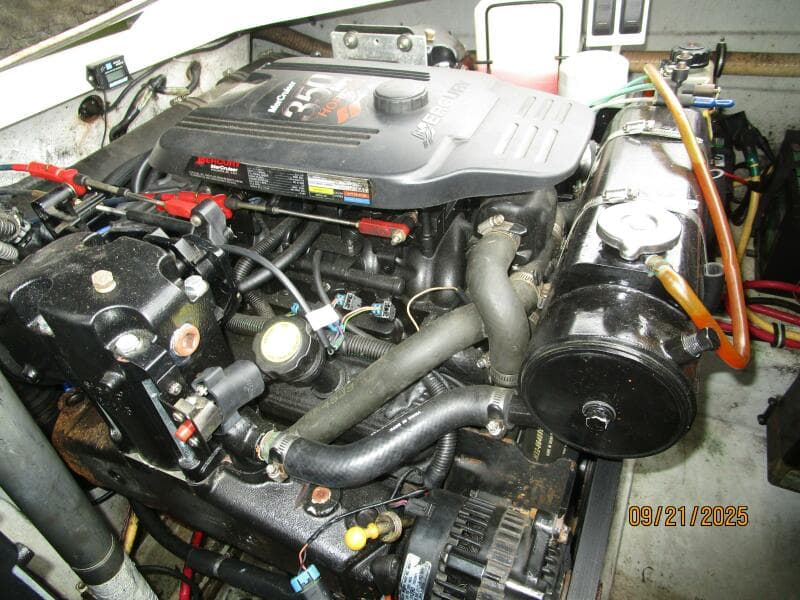 28' Chris-Craft port main engine