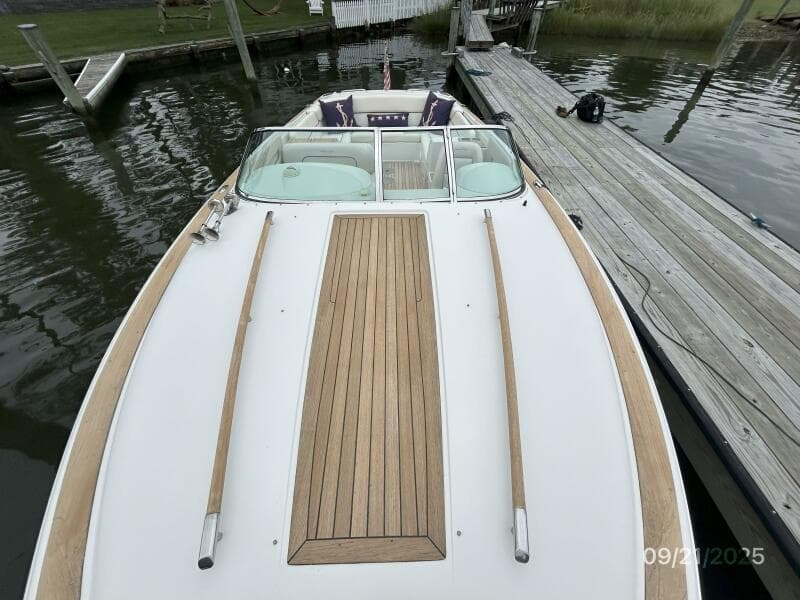 28' Chris-Craft foredeck aft1