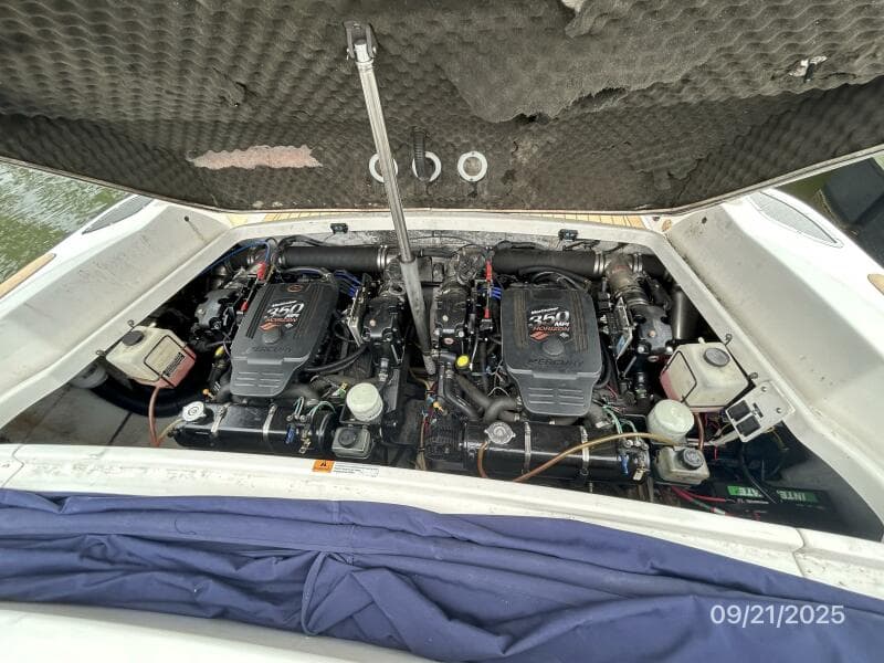 28' Chris-Craft engine compartment