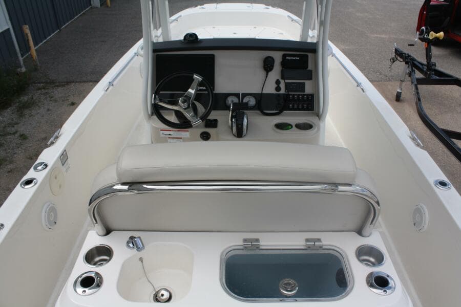 2021 Boston Whaler 270 Dauntless