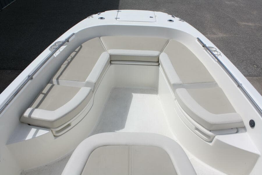 2021 Boston Whaler 270 Dauntless