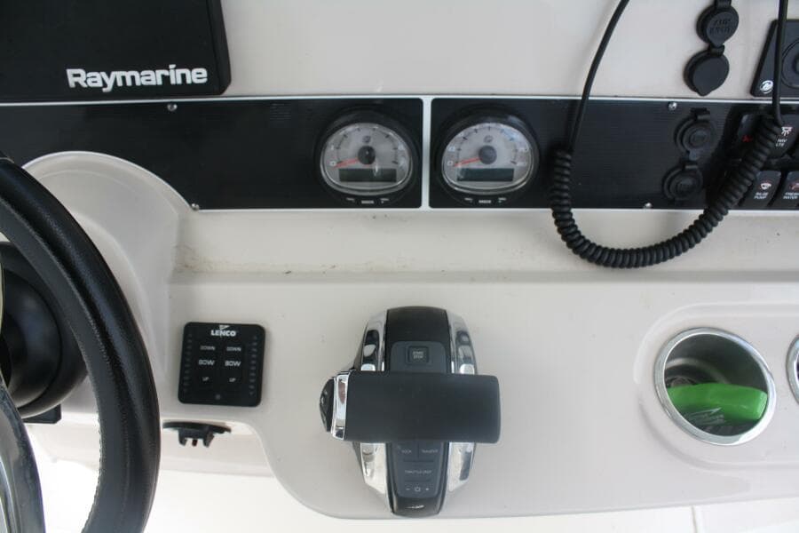 2021 Boston Whaler 270 Dauntless