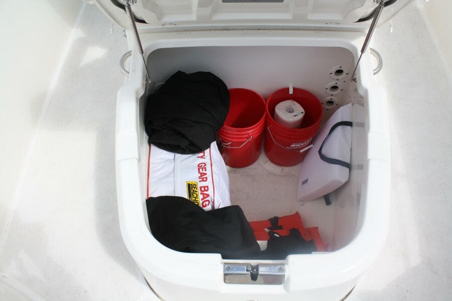 2021 Boston Whaler 270 Dauntless