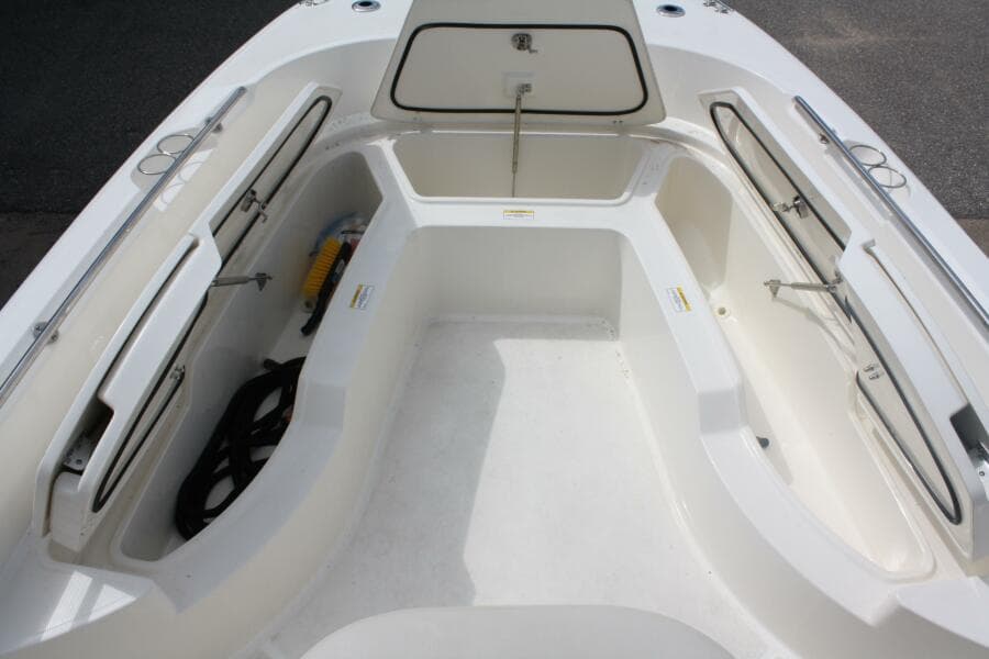 2021 Boston Whaler 270 Dauntless