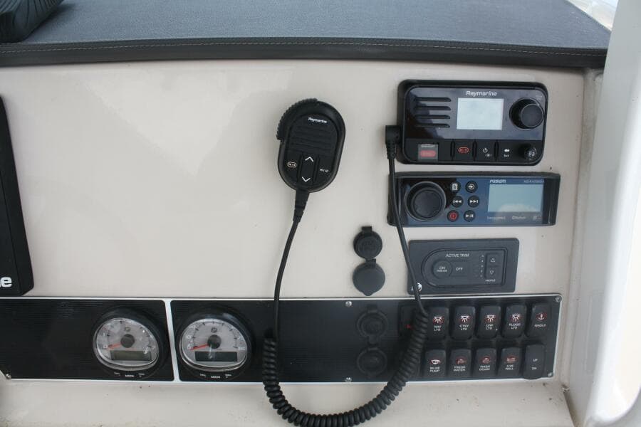 2021 Boston Whaler 270 Dauntless