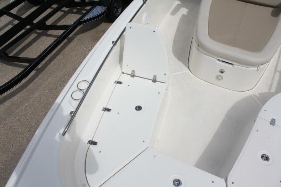 2021 Boston Whaler 270 Dauntless