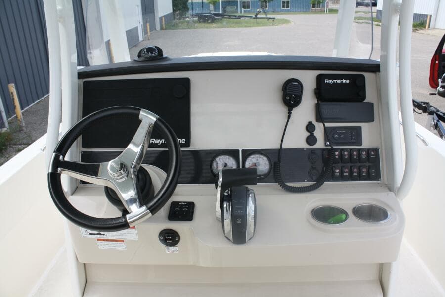 2021 Boston Whaler 270 Dauntless