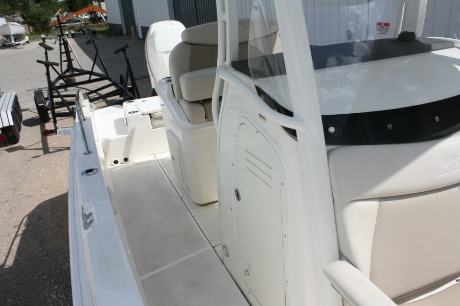 2021 Boston Whaler 270 Dauntless