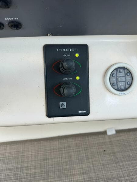 1997 Sea Ray 330 Sundancer