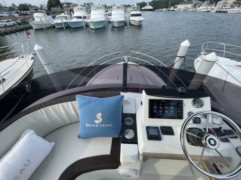 2018 Beneteau Swift Trawler 35- Flybridge