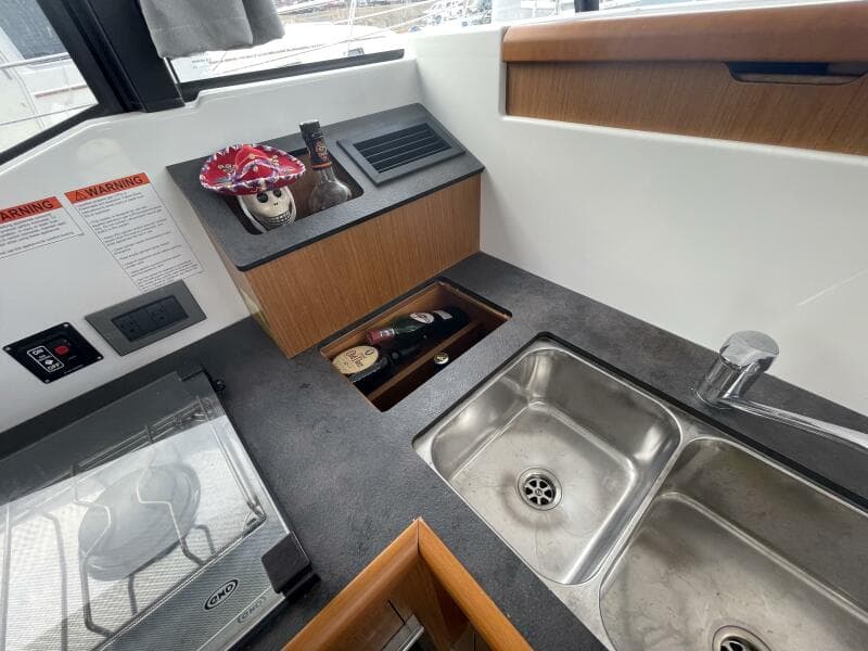 2018 Beneteau Swift Trawler 35- Flybridge