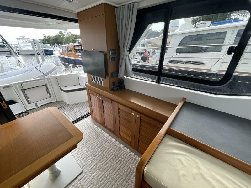 2018 Beneteau Swift Trawler 35- Flybridge