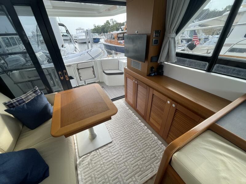 2018 Beneteau Swift Trawler 35- Flybridge