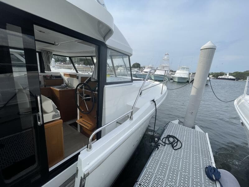 2018 Beneteau Swift Trawler 35- Flybridge