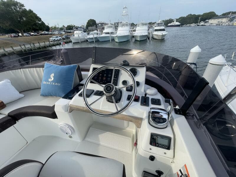 2018 Beneteau Swift Trawler 35- Flybridge