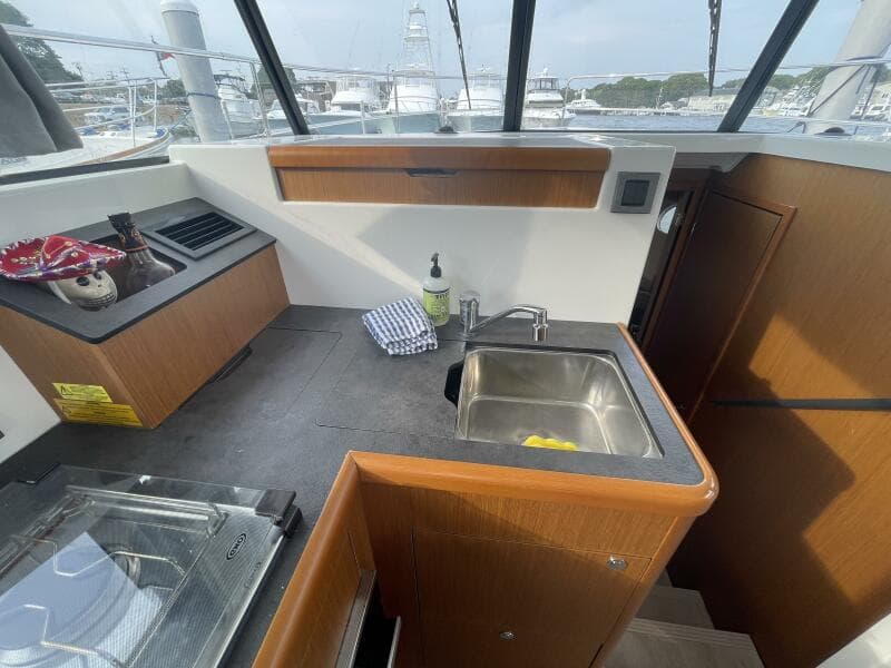 2018 Beneteau Swift Trawler 35- Flybridge
