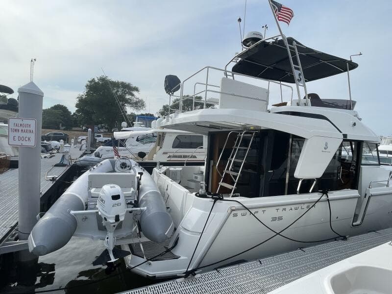 2018 Beneteau Swift Trawler 35- Flybridge