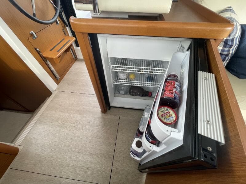 2018 Beneteau Swift Trawler 35- Flybridge