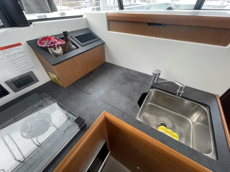 2018 Beneteau Swift Trawler 35- Flybridge