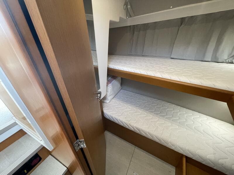 2018 Beneteau Swift Trawler 35- Flybridge