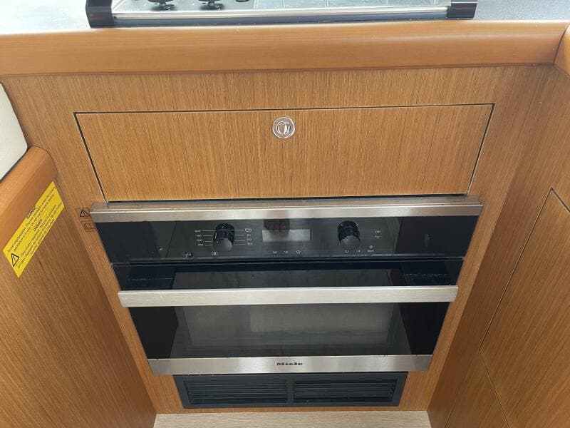 2018 Beneteau Swift Trawler 35- Flybridge