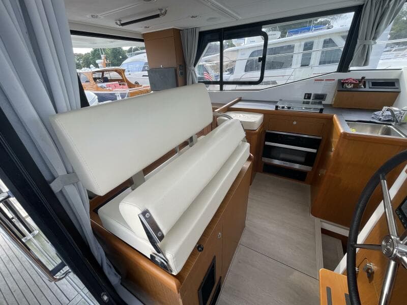 2018 Beneteau Swift Trawler 35- Flybridge