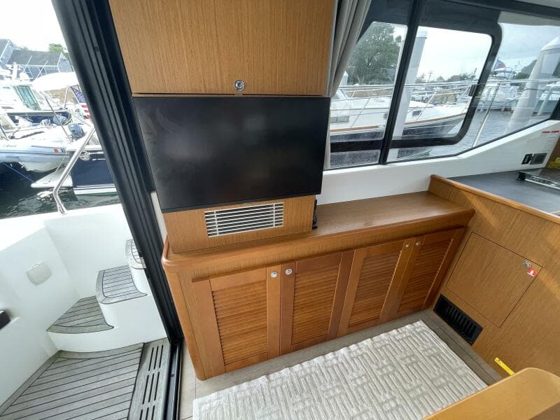 2018 Beneteau Swift Trawler 35- Flybridge