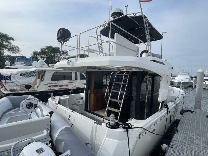 2018 Beneteau Swift Trawler 35- Flybridge